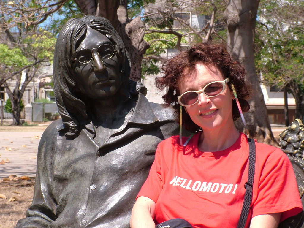 DSCF3347, John Lennon & an admirer