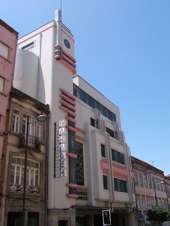 Photo: Art Deco Building